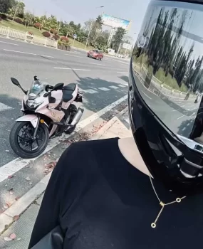 漂亮女骑 被我骑