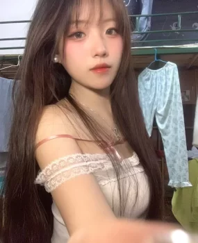 20岁嫩妹儿兄弟们无脑冲吧绝对值得