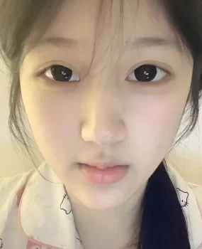 甜美可爱的兼职小妹