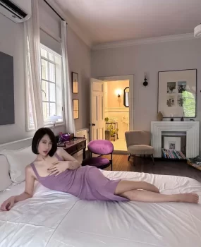 短发小姐姐