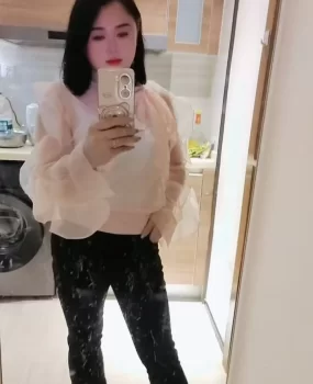 美甲店兼职大胸熟女