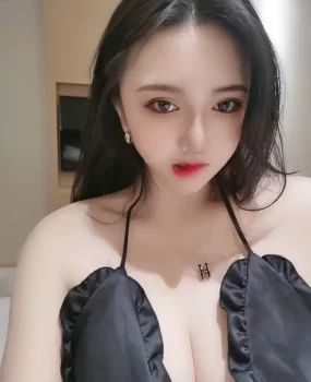 出差在成都会所耍的清纯学生妹，外表清纯上床骚，服务到位