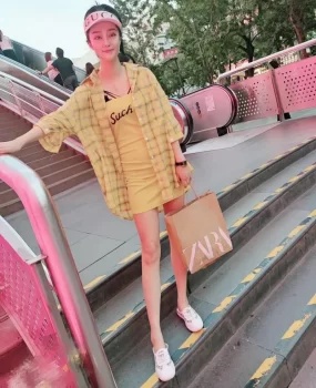 00后兼职女 羲月 大长腿 嫩  亲自体验