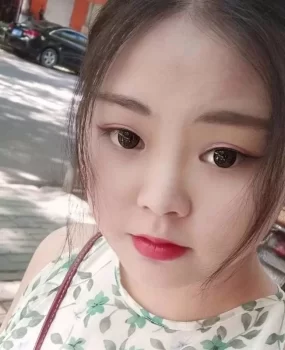 一个耐艹的蝴蝶粉笔妹