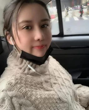 遇到个摄影助理妹子，96年的，长的还可以