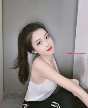 超嫩，你想要的姿势她都有！身材服务超棒会 喷水。