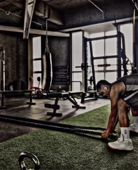 一个好帅好帅的运动员