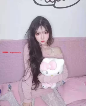 沈阳刚下水不久的骚妹妹，三点粉嫩，bi紧水多，奶子软